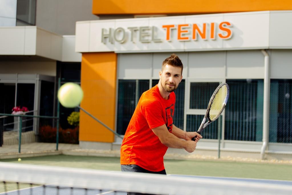 Hotel Tenis Zvolen Exterior foto
